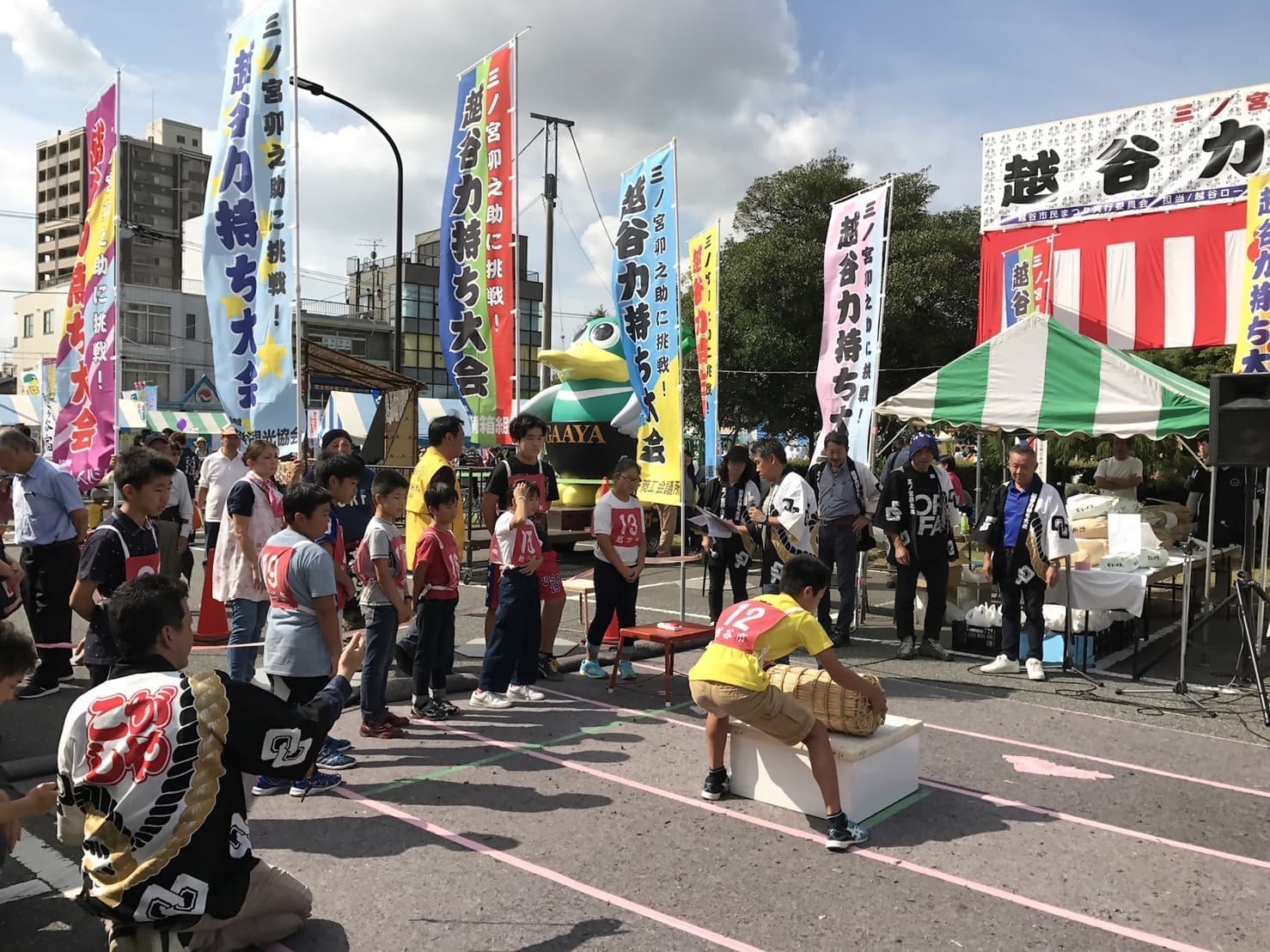 力持ち大会の様子